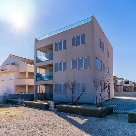 Apartment By The Sea - 19221